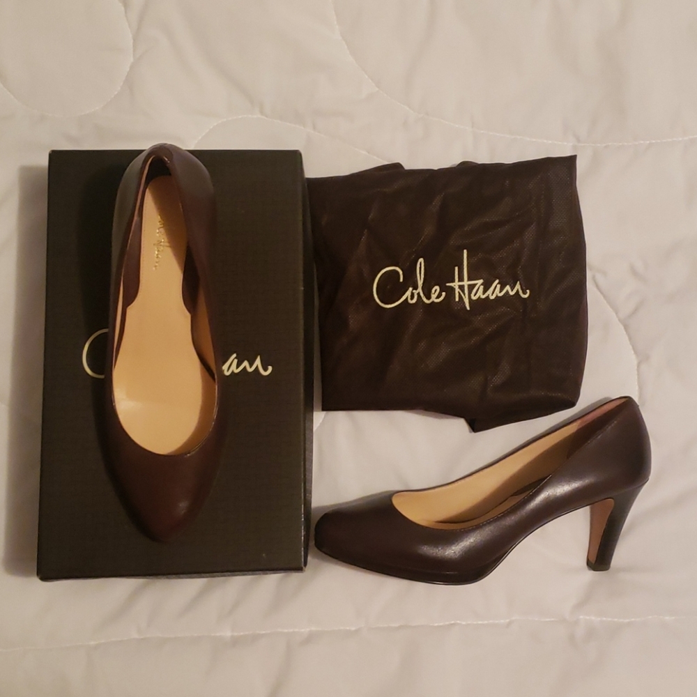 Cole Haan Brown leather almond toe pumps, 7.5